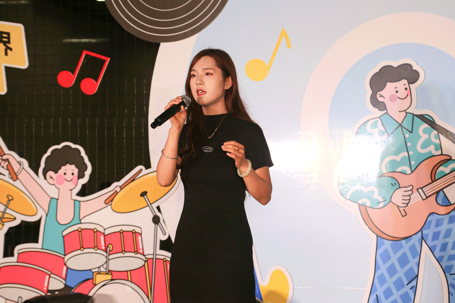 1752846544458897.gif 新虹人.gif